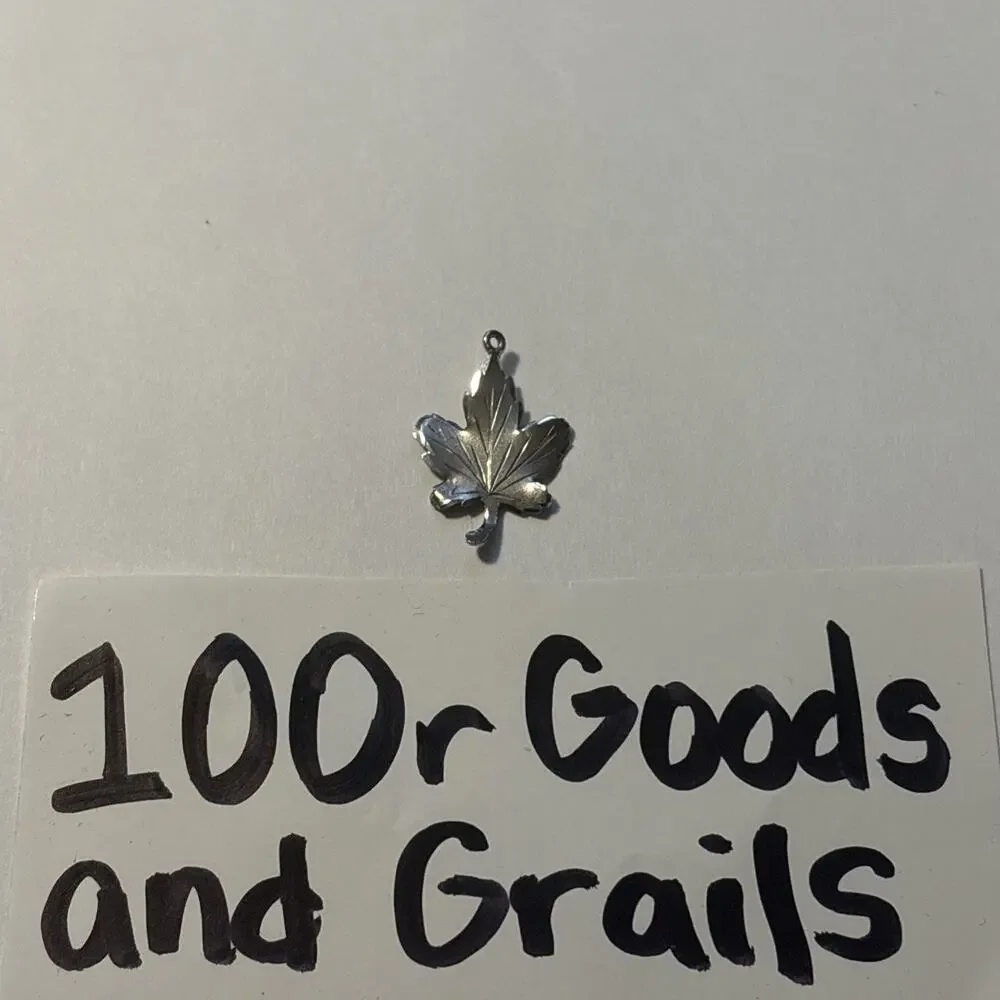 Vintage Sterling Silver Maple Leaf Charm Canada Souvenir L Stamp - 0.99 Grams